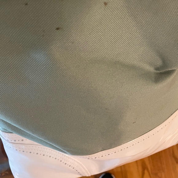 Y2K Nike Green and White Crossbody Square Duffel Bag for Versatile Use - Picture 5 of 13